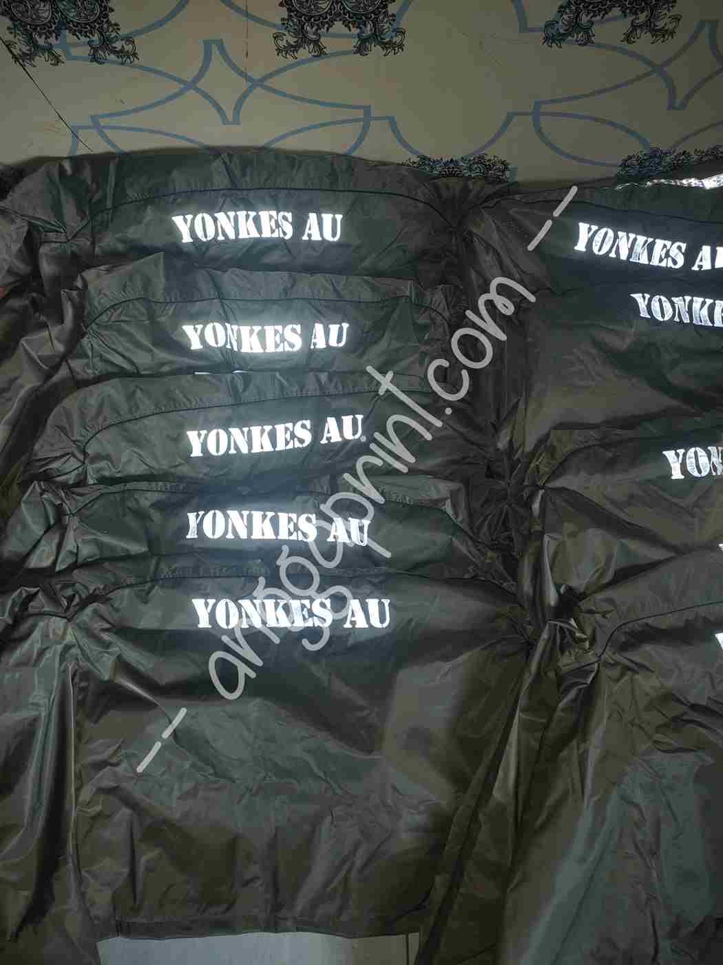 Sablon Jas Hujan Custom, Branding Tahan Hujan untuk Promosi dan Armada (2)