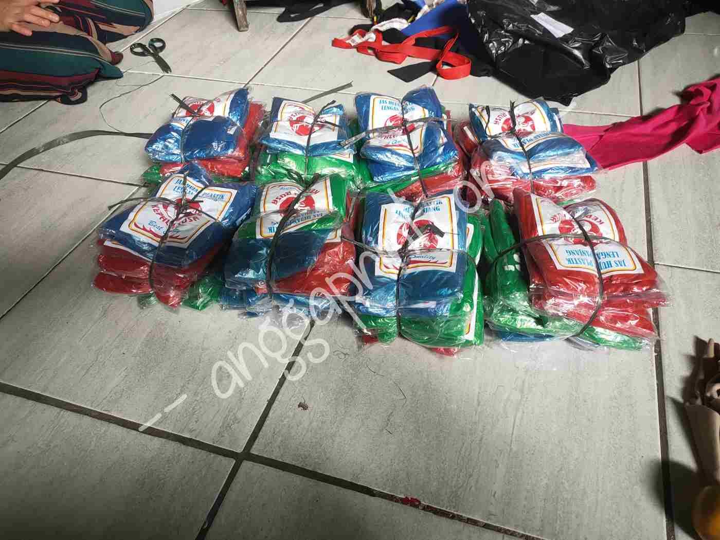 Sablon Jas Hujan Custom, Branding Tahan Hujan untuk Promosi dan Armada (6)