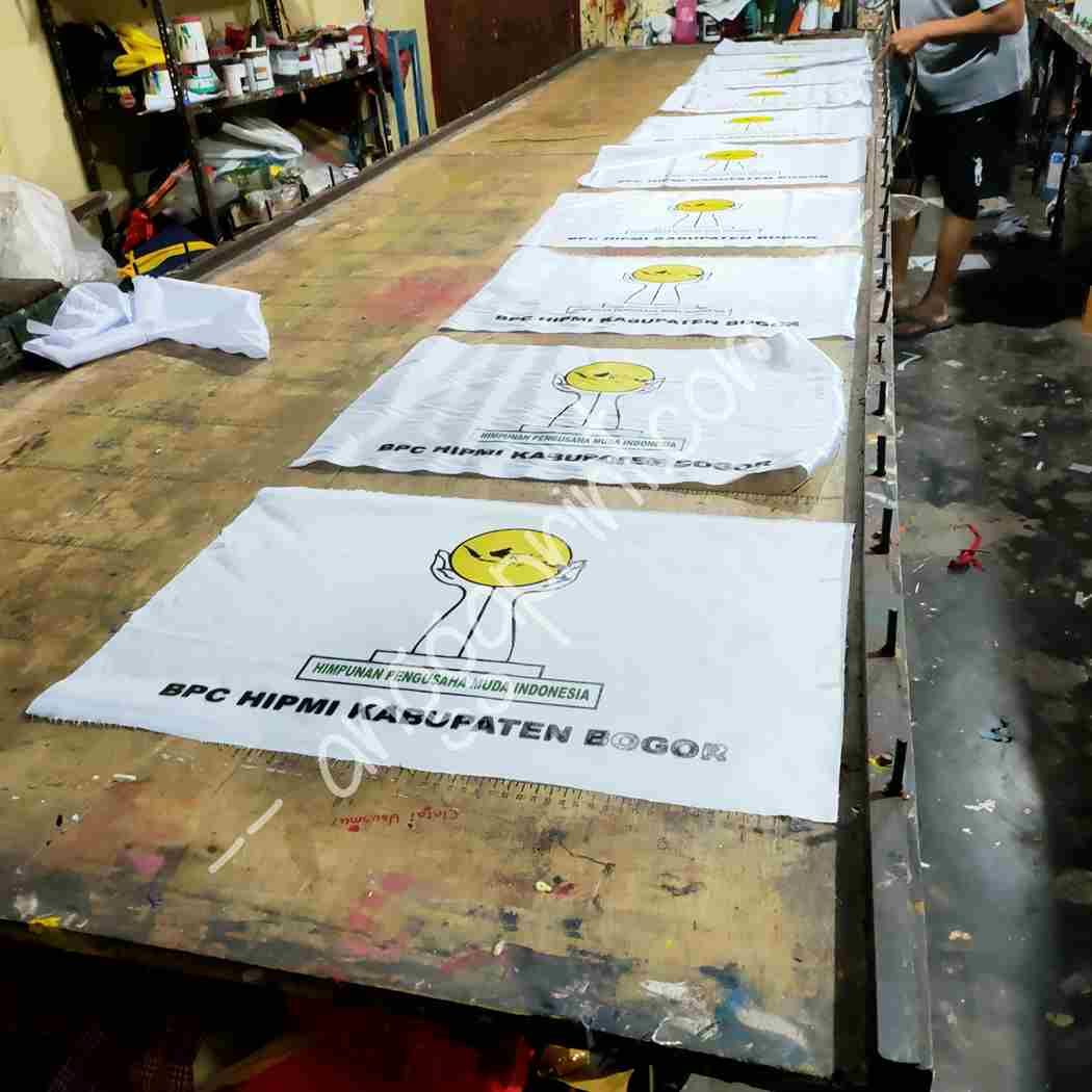 Sablon Bendera Custom: Tahan Cuaca, Warna Tajam, Hasil Presisi (2)