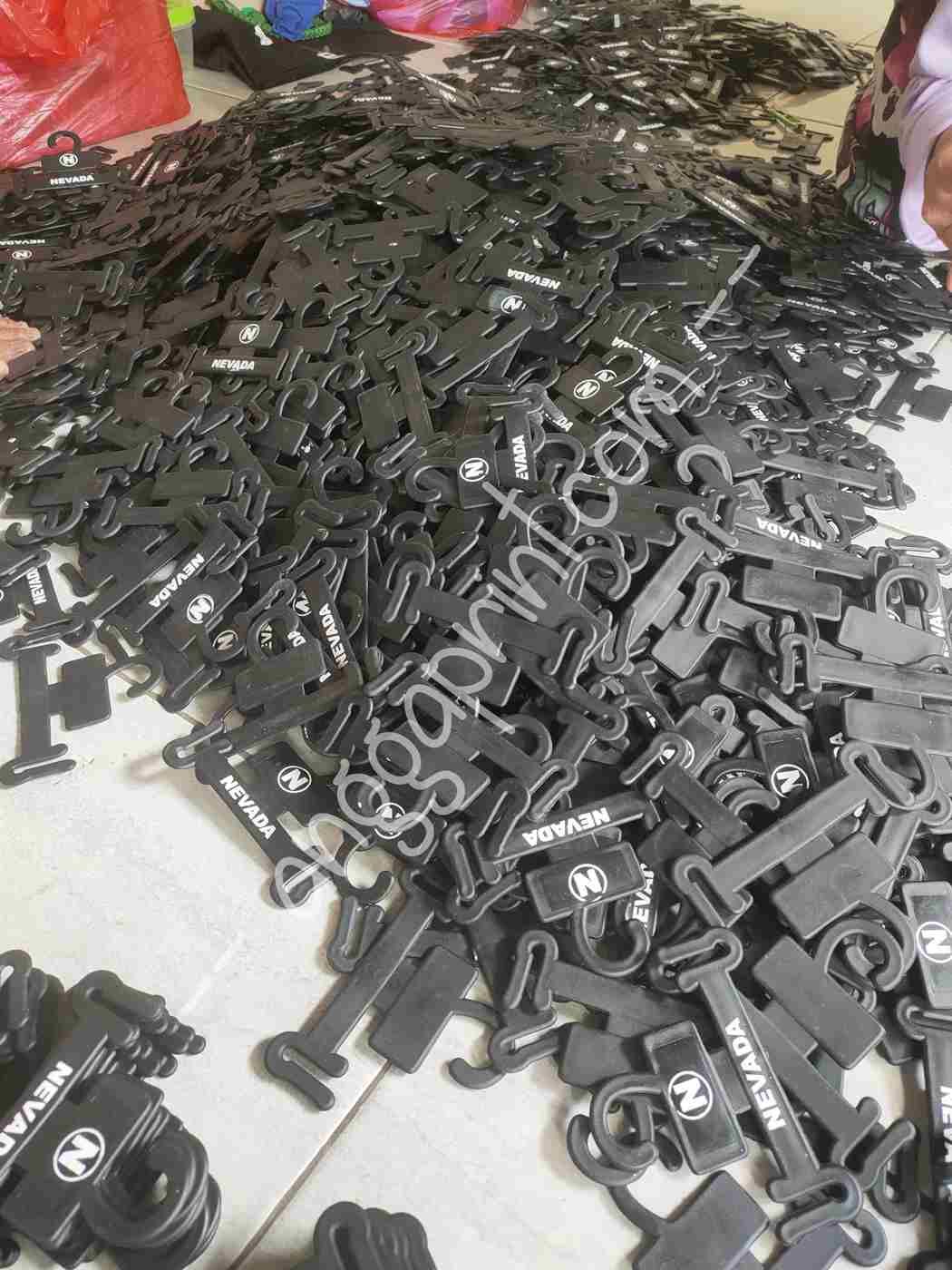 Custom Sandal Hangtag Printing Service for Branded Retail Display Tags (4)