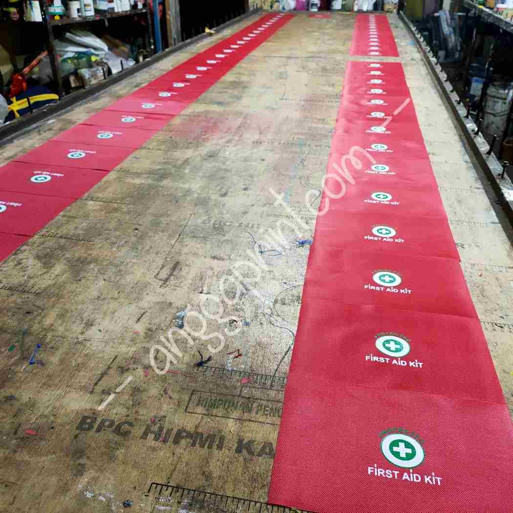 Sablon Tas Medis Custom untuk Faskes & Tim Tanggap Darurat, Tahan Disinfeksi, Identitas Jelas (3)