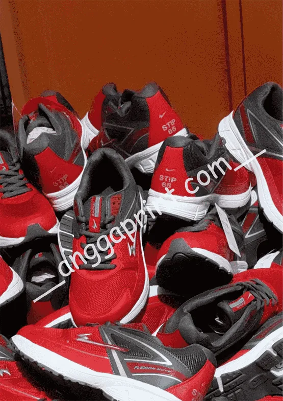 Sablon Sepatu Custom untuk Desain Personal, Wedding, & Merchandise Eksklusif (3)