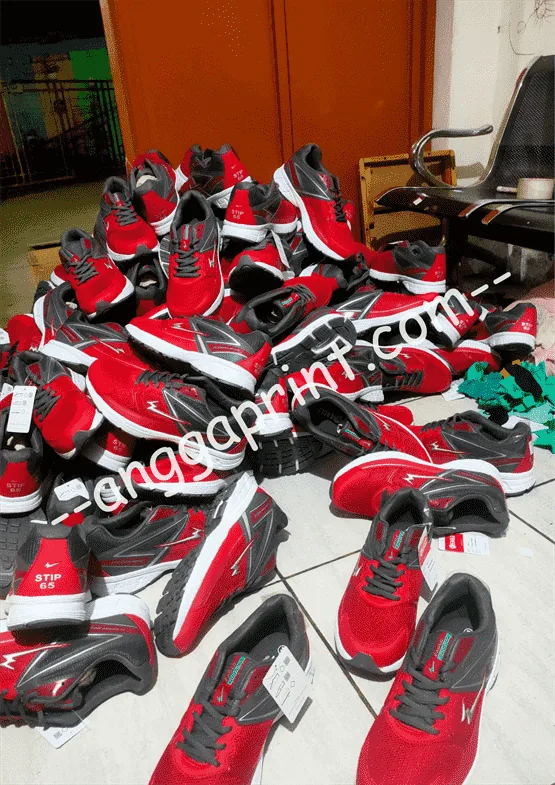 Sablon Sepatu Custom untuk Desain Personal, Wedding, & Merchandise Eksklusif (5)