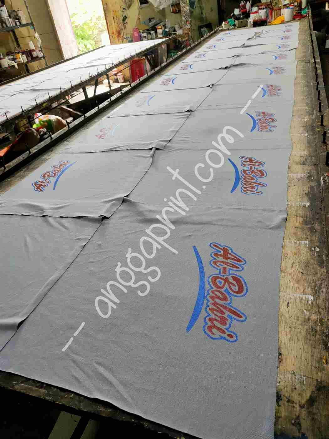Sablon Kaos Custom: Bahan Nyaman, Warna Tajam, Hasil Tahan Lama (5)